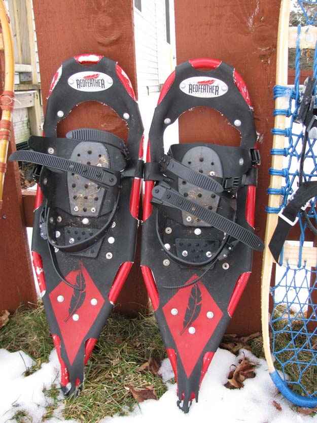 Aluminum Vinyl Snowshoes with Quick Release Bindings | Snowshoes Guide