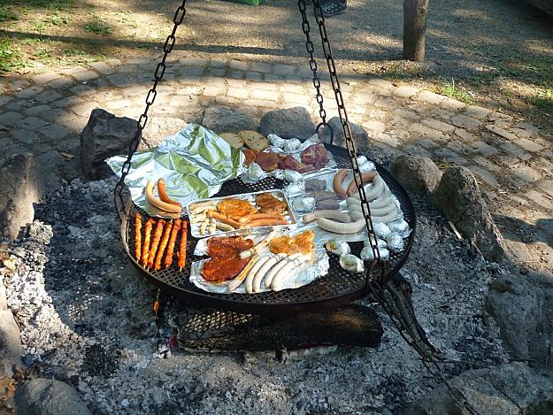 Grilling Barbecue | 15 Classical Fun Family Activities Around The Campfire