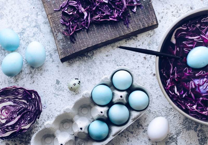 dyed blue easter eggs painted natural | how to make cool easter egg designs