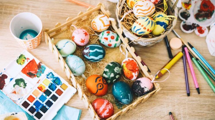 happy easter painting eggs paints felttip | Easter Egg Designs & Ideas For Homesteaders | featured