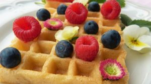 Featured | Waffle with fruit and flowers | Easy Dinner Recipes for Kids to Make on Mother’s Day