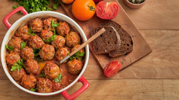 Featured | Meatballs with tomato sauce on wooden background | Delicious and Healthy Ground Turkey Recipes