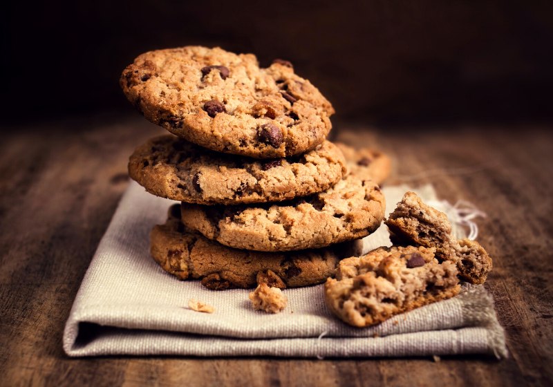 chocolate cookies on white linen napkin | how do you make homemade chocolate chip cookies