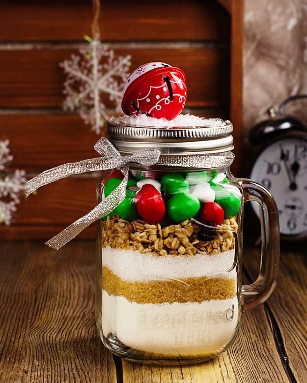 M&M Mason Jar Cookie Recipe | DIY Christmas Gifts For Everyone In Your List