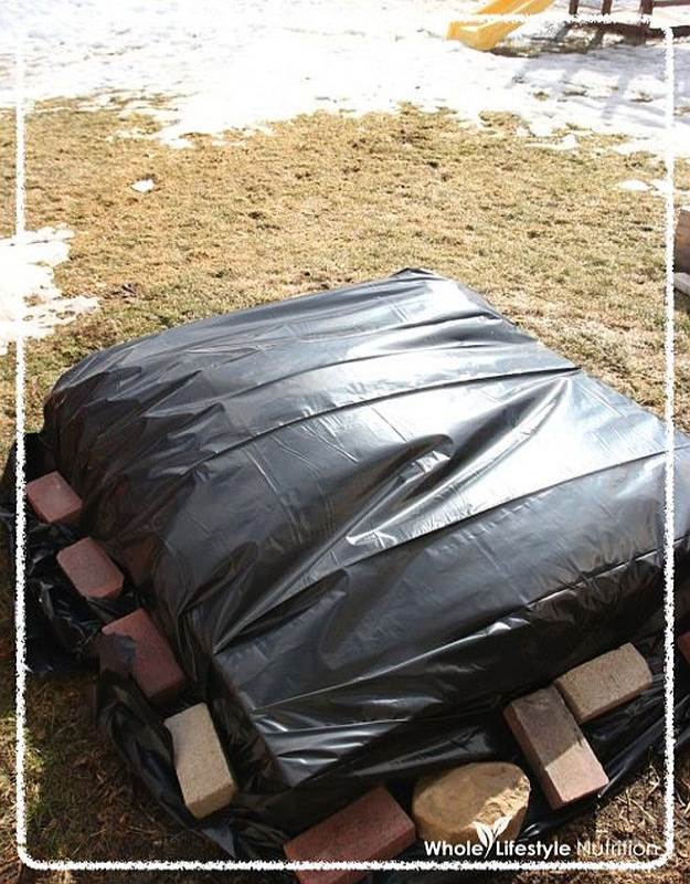 Use Black Plastic Sheeting To Warm Up The Soil For Planting | Off The Grid Hacks | Homesteading Tips