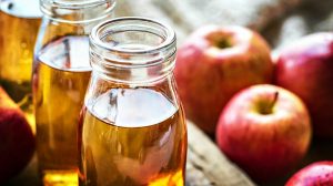 Feature | How To Make Vinegar From Apple Scraps