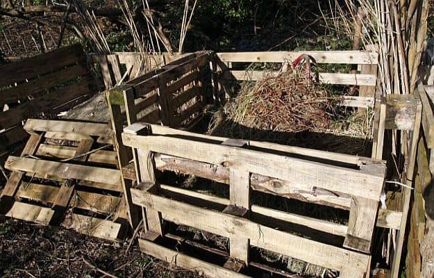 14 Pallet Projects For Your Garden: Pallet Compost Bin | Homesteading Today Ideas To Get You Started 