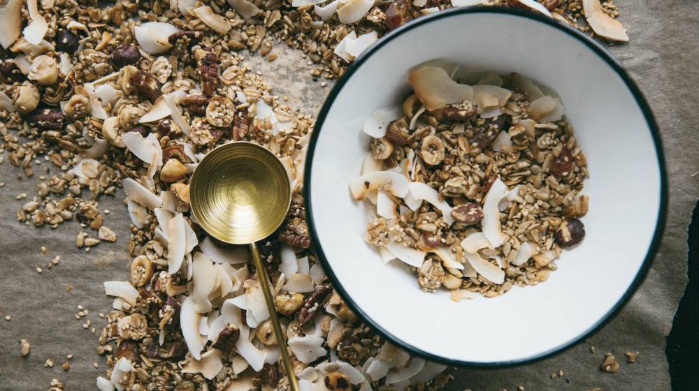 granola mix on bowl | Tips For A No-Stress Homemade Holiday | homemade holiday | creative homemade gifts