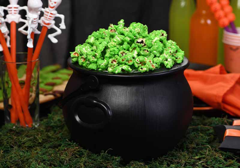 Cauldron green sweet popcorn for ghouls and zombies | halloween dessert ideas
