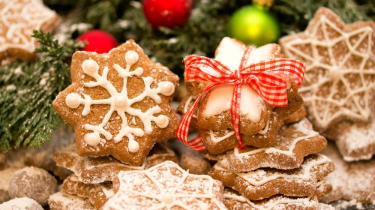 Traditional gingerbread Cookies with ornaments | My Favorite Christmas Cookies To Make From Scratch | My Favorite Christmas Cookies To Make From Scratch | Featured
