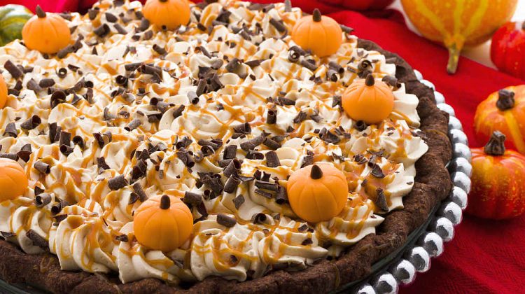 Chocolate salted caramel pumpkin cream pie for Thanksgiving | Thanksgiving Dessert Recipes | Decadent Cakes, Pies, And Pastries | creative thanksgiving desserts | Featured