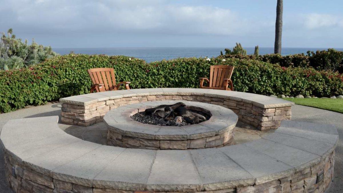 34 Backyard Fire Pit Ideas And Designs, Stone Fire Pit Ideas