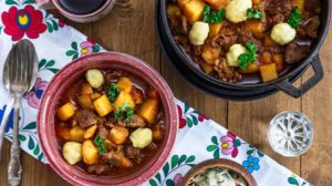 Hungarian goulash soup | Hearty Crockpot Recipes For Fall | Homesteading Easy Recipes | Featured