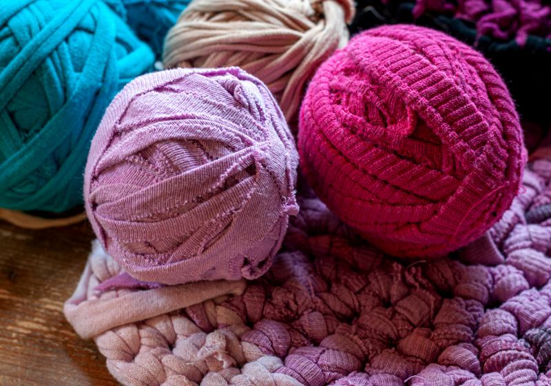 pink rag rug balls tshirt woolcosy | how to make a rag rug no sew