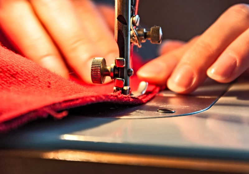 tailoring process womens hands behind her | crochet rag rug