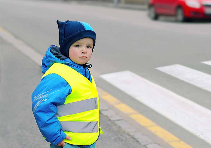 Child in front of pedestrian crossing | winter walking shoes