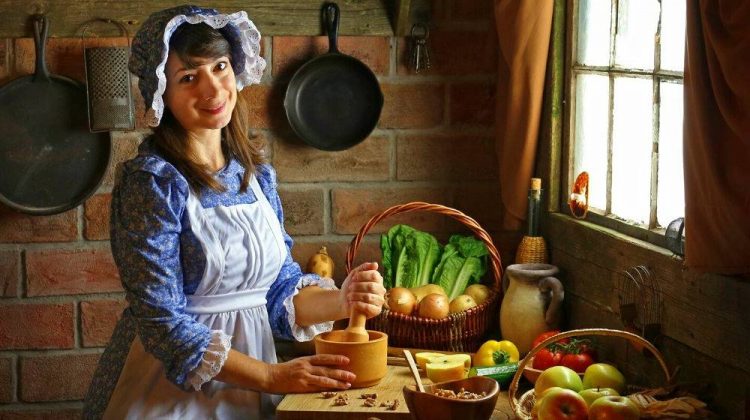 Pilgrim woman in the kitchen | Pilgrim Thanksgiving Recipes | What Did The Pilgrims Really Eat? | Featured