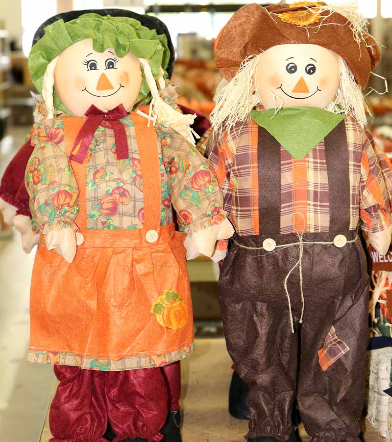Halloween Scarecrows | grandma and grandpa scarecrows | garden scarecrow ideas