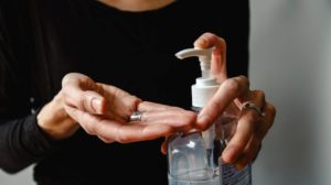 hand sanitizer | Easy Natural Disinfectants You Can Make Straight From Your Pantry | featured