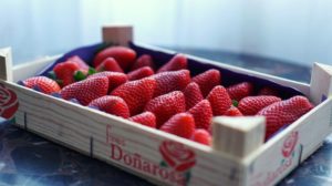 box of fresh strawberries | How To Properly Freeze Strawberries | Featured