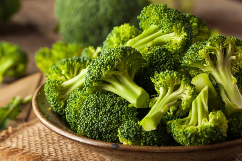 healthy green organic raw broccoli florets | Fall Vegetables You Should Start Planting Now