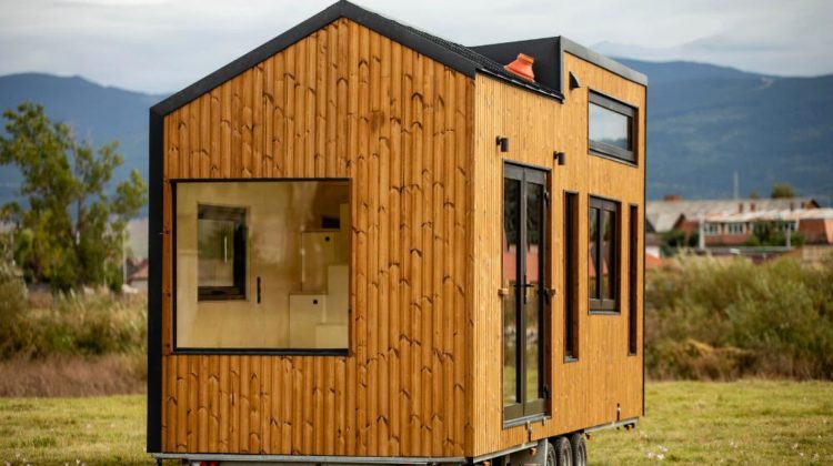 mobile tiny house great outdoor experiences | How To Build A Tiny House | A Step-By-Step Guide | featured