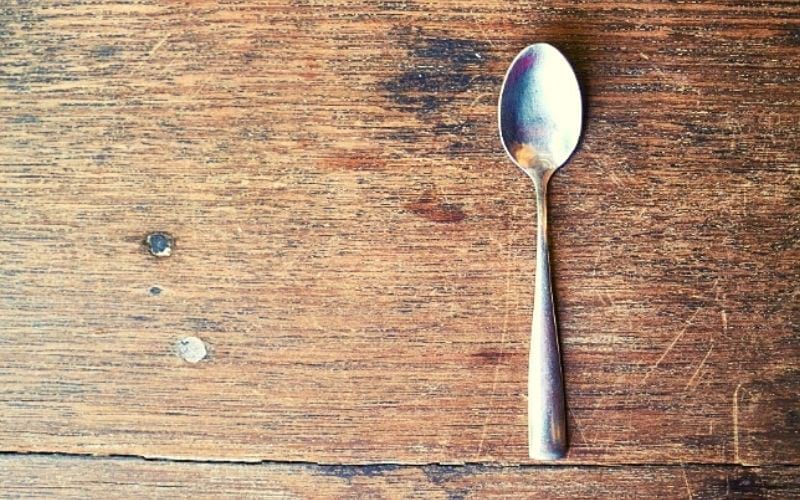 spoon with a wooden background | open can without can opener