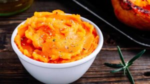 Baked butternut squash in bowl | How To Make A Delicious Mashed Butternut Squash | featured