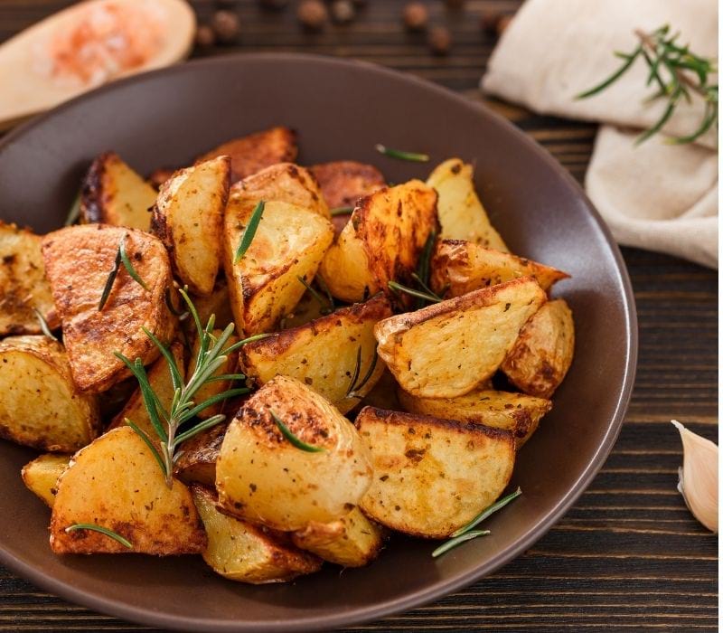 Roasted potatoes with rosemary and garlic | healthy thanksgiving menu ideas