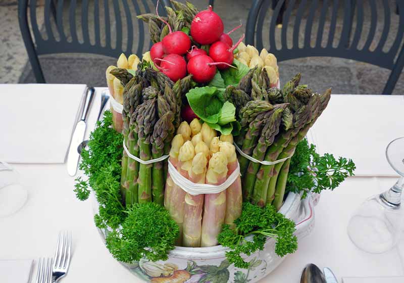 Table centerpiece decoration made with asparagus, radishes and vegetable | thanksgiving table decor