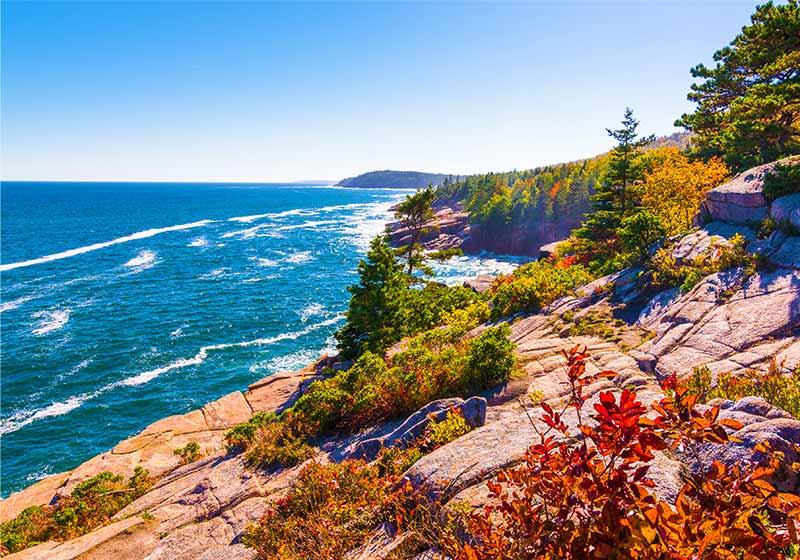 View of the Maine coastline at Acadia National park | beautiful autumn