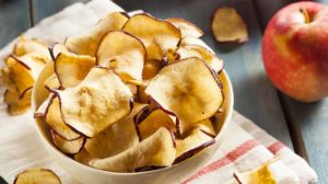 baked dehydrated apples chips bowl | A Guide To Dehydrating Apples | featured