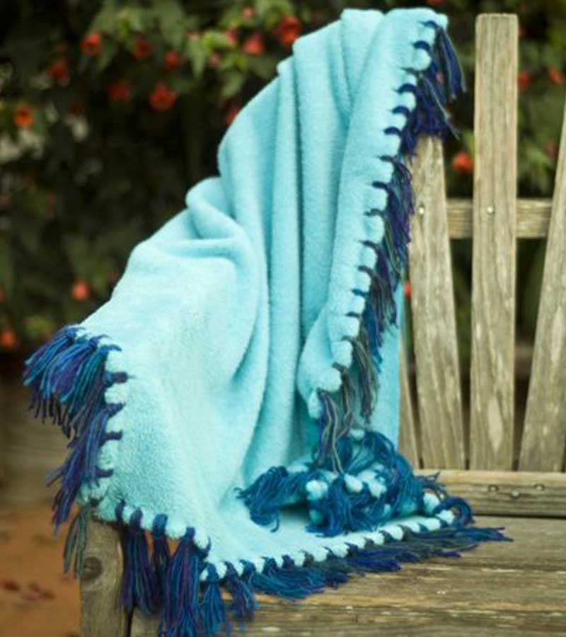 No-Sew Fringe Blanket | lightweight warm blanket
