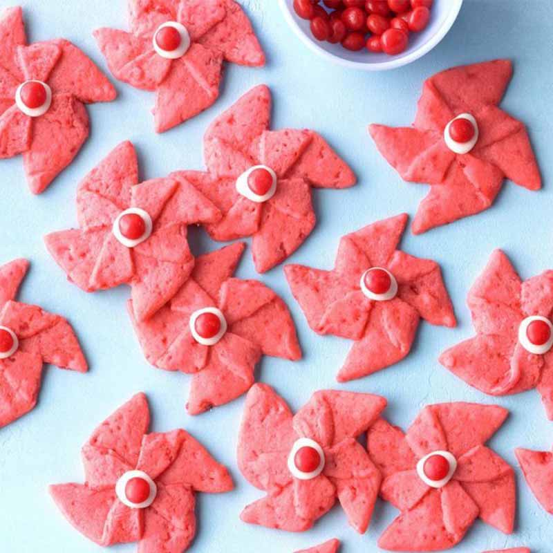 Poinsettia Pinwheel Cookies | christmas cookies