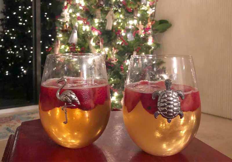Santa's Little Ho Ho Holiday Cocktail | christmas alcoholic drinks