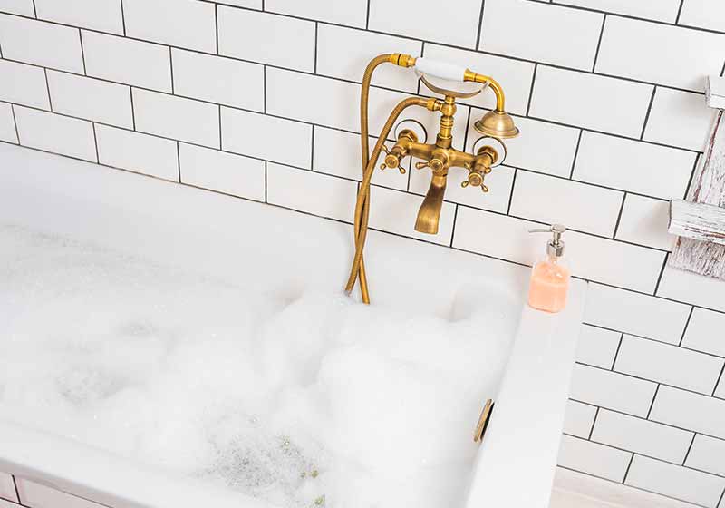 Stylish modern bath filled with foam | winter hacks for home