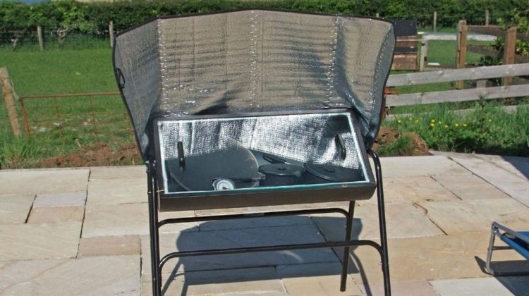 Solar oven cooking with suns rays | How to Make a Solar Oven Using A Windshield Shade | Featured