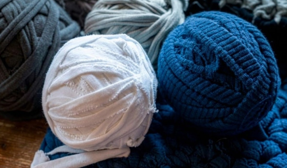 how to make a rag rug ball of fabric