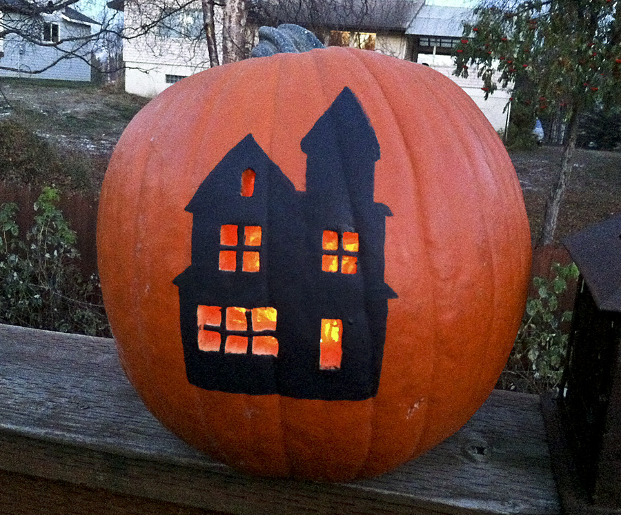 Haunted House | How To Carve The Perfect Jack-O-Lantern [Infographic]