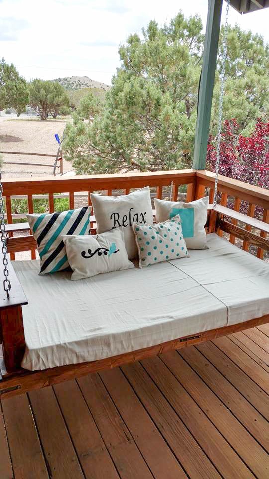 17 Outdoor Pallet Furniture Projects: Porch Swing | Pallet Projects To Use Around The Homestead 17 Outdoor Pallet Furniture Projects: Porch Swing | Pallet Projects To Use Around The Homestead