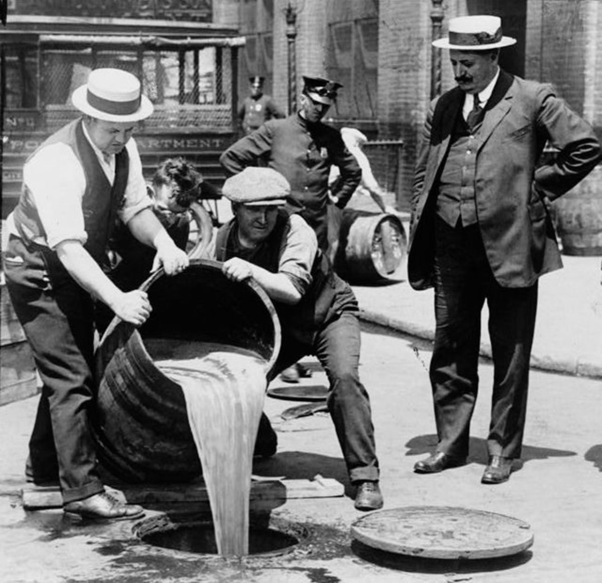 1920’S | Beer Growler: The Hip New Trend For Fresh Delicious Beer