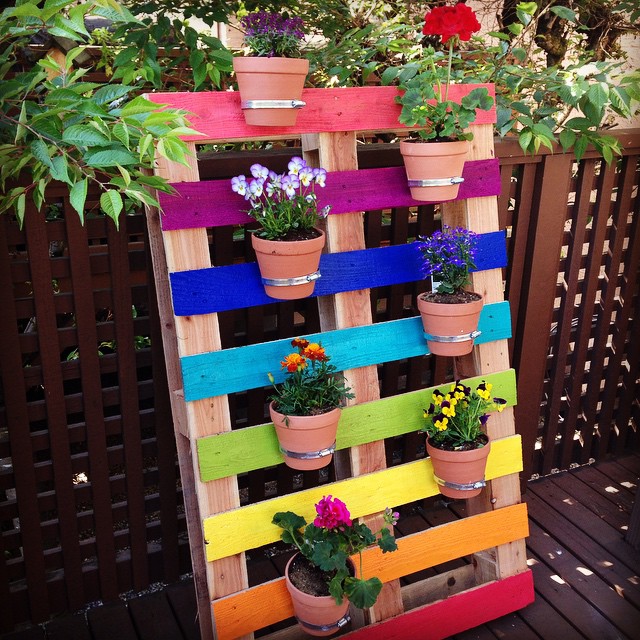 Rainbow Pallet Flower Garden Planter | Pallet Projects For Your Garden This Spring Rainbow Pallet Flower Garden Planter | Pallet Projects For Your Garden This Spring