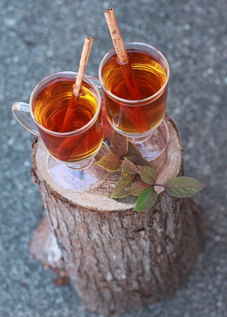 Crockpot Hot Spiced Apple Cider | Warm and Fancy Crockpot Drinks You Can Serve This Winter