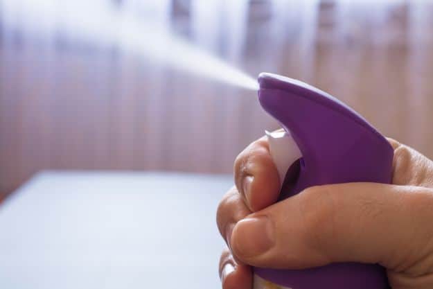 Homemade Air Freshener | Ways To Use Essential Oils Around the Homestead For The Holidays