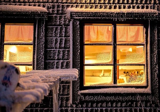 Caulk Away The Cold | How To Save Energy In Winter | Savvy Energy-Saving Tips Caulk Away The Cold | How To Save Energy In Winter | Savvy Energy-Saving Tips