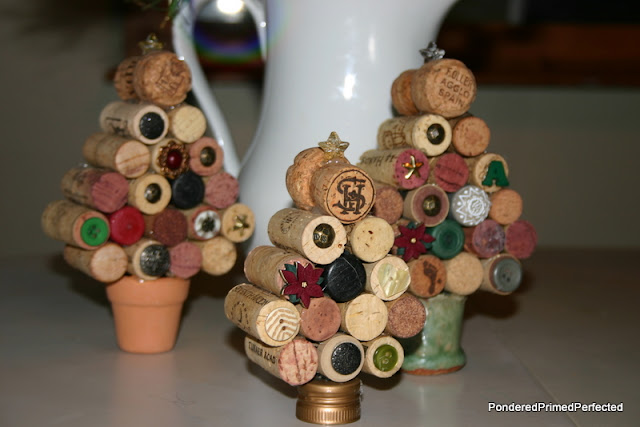 Little Wine Cork Christmas Trees | Breathtakingly Rustic Homemade Christmas Decorations