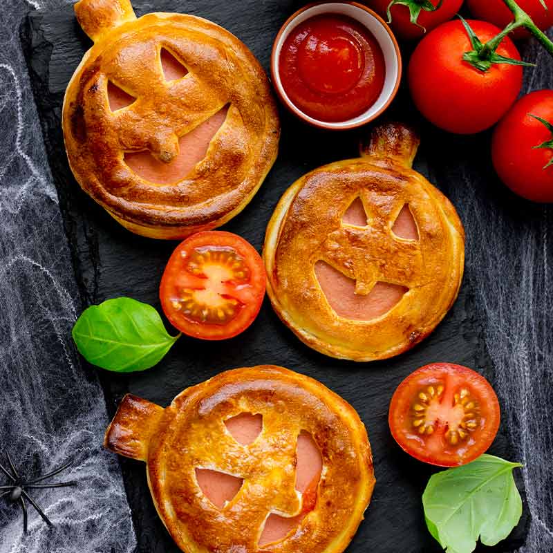 Mini halloween pumpkin pies for Halloween party | halloween desserts