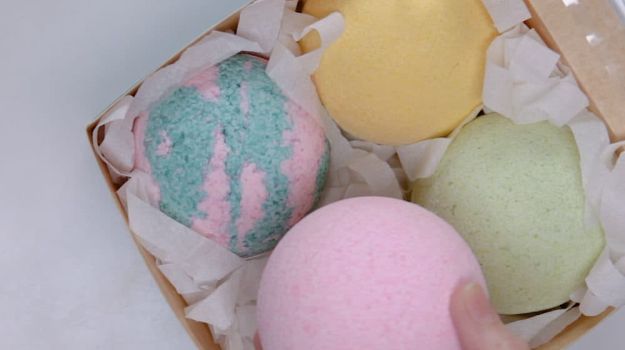 DIY Bath Bombs | Stunningly Easy Homemade Stocking Stuffer Ideas
