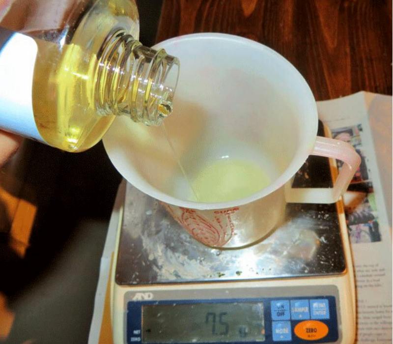 Weigh Out Your Fragrance Oil | candle making kit