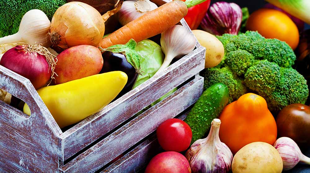 Wooden box with autumn harvest farm vegetables and root crops | Fall Harvest Crops | Vegetables To Grow This Season | featured